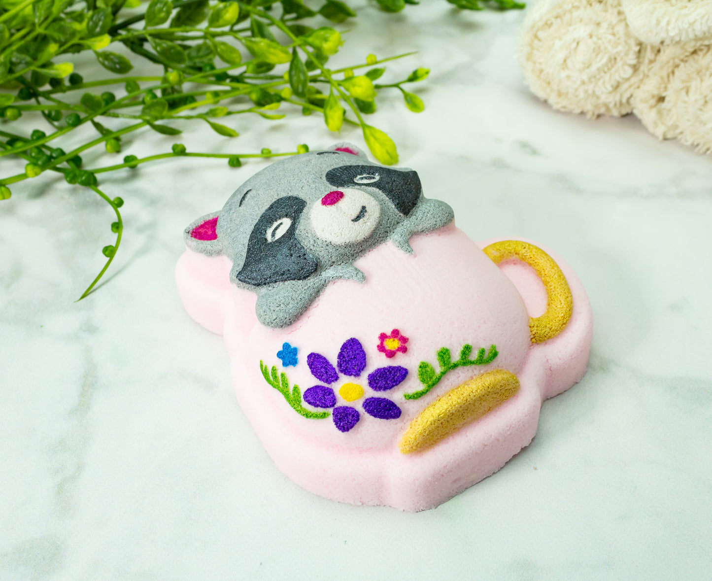 Raccoon in a Teacup Large Bath Bomb