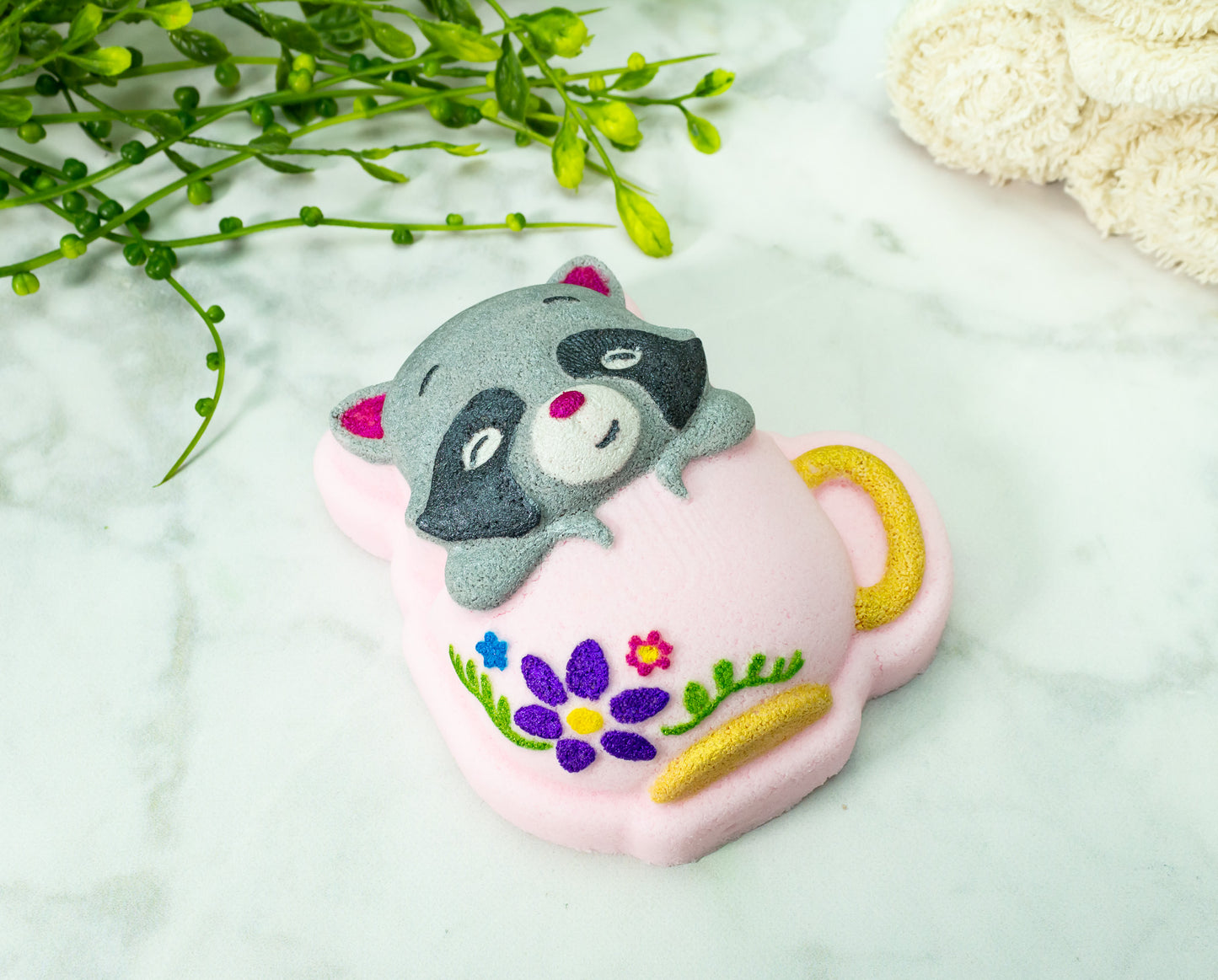 Raccoon in a Teacup Large Bath Bomb